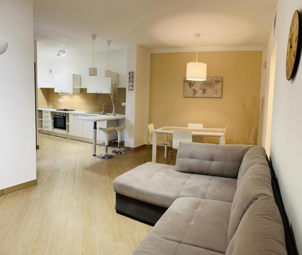 Comecasa Modern Apartment In Historical Centre Asti Kültér fotó